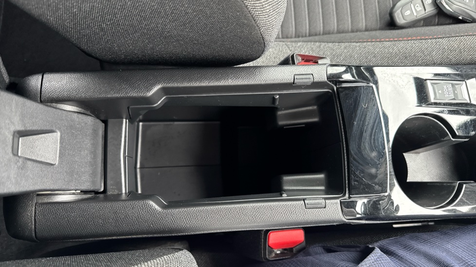 Peugeot 2008 100kW Active Premium+ 50kWh 5dr Auto Electric Estate - Image 39
