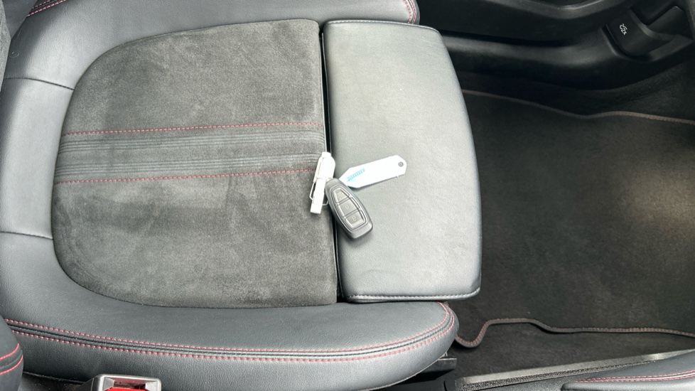 Ford Kuga 2.5 FHEV ST-Line 5dr CVT Hybrid Estate - Image 19