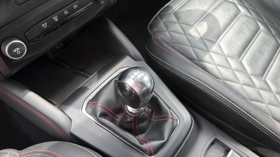 Ford Focus 1.0 EcoBoost ST-Line X 5dr Petrol Hatchback - Image 13