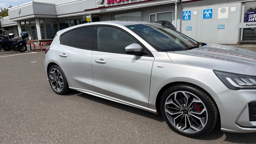 Ford Focus 1.0 EcoBoost ST-Line X 5dr Petrol Hatchback - Image 41