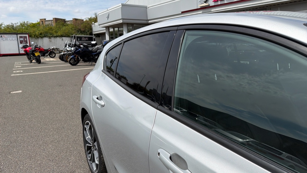 Ford Focus 1.0 EcoBoost ST-Line X 5dr Petrol Hatchback - Image 42