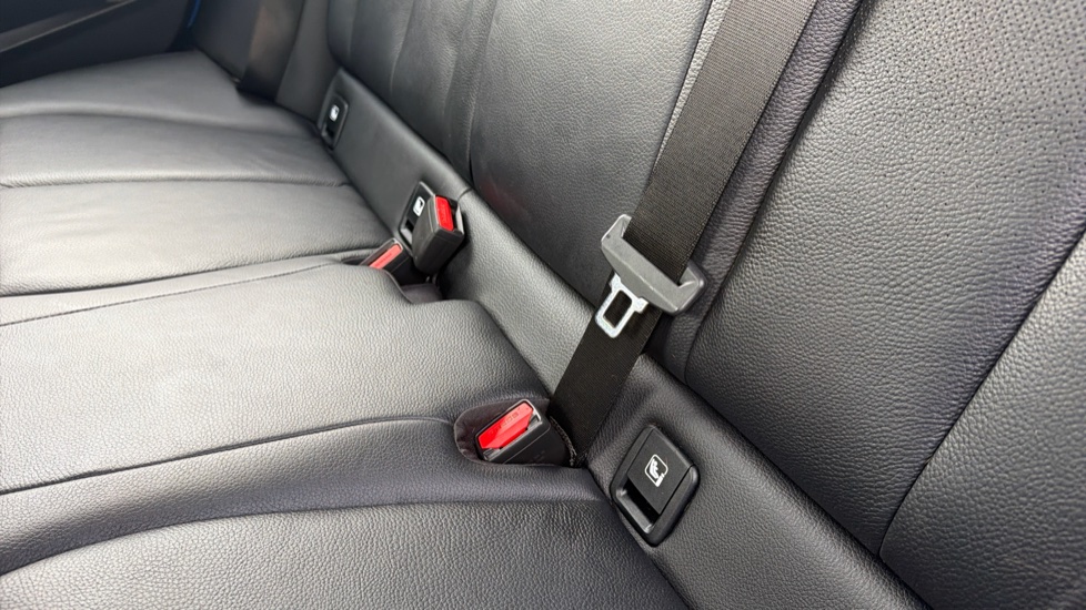 BMW 1 Series 118i M Sport 5dr Petrol Hatchback - Image 17