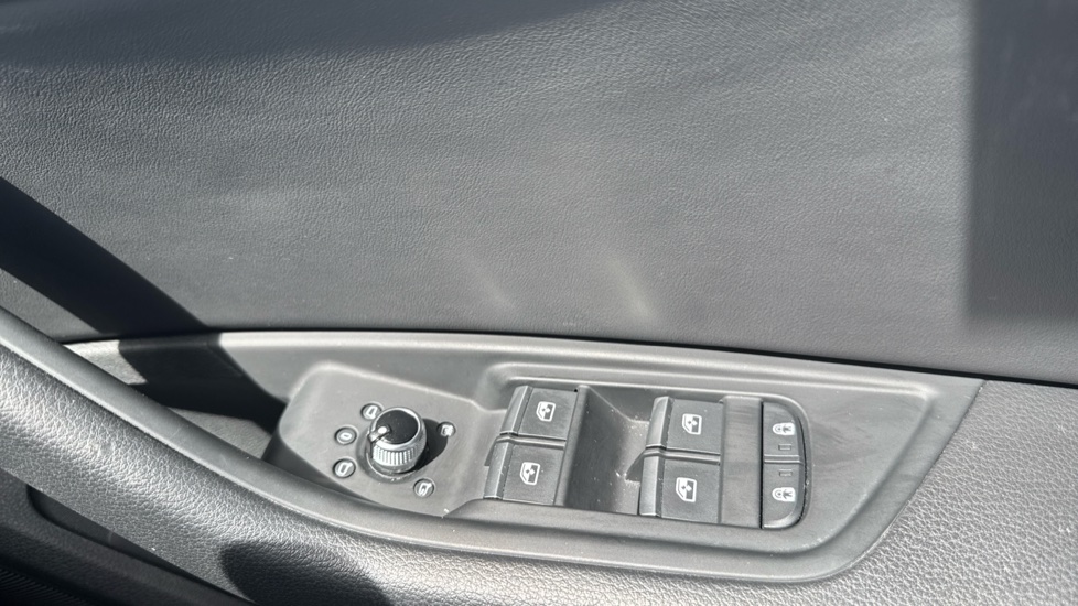 Audi A5 35 TFSI Sport 5dr S Tronic Petrol Hatchback - Image 31