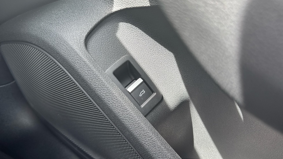 Audi A5 35 TFSI Sport 5dr S Tronic Petrol Hatchback - Image 42