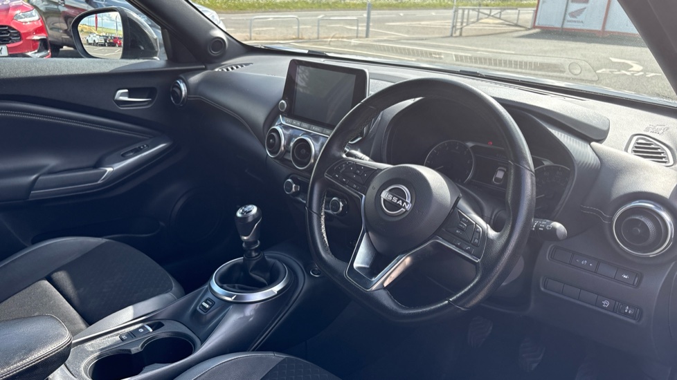 Nissan Juke 1.0 DiG-T 114 N-Connecta 5dr Petrol Hatchback - Image 11