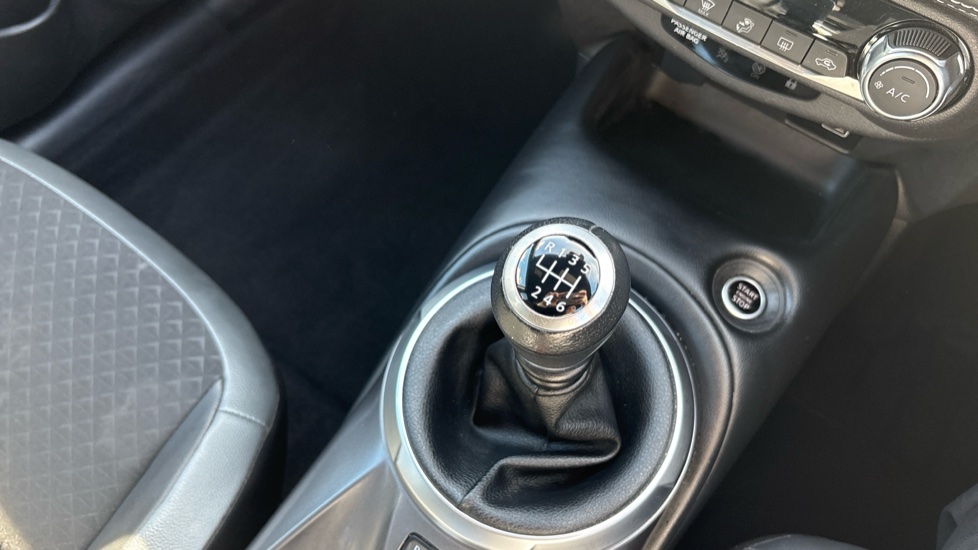 Nissan Juke 1.0 DiG-T 114 N-Connecta 5dr Petrol Hatchback - Image 13