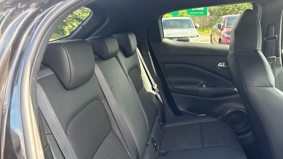 Nissan Juke 1.0 DiG-T 114 N-Connecta 5dr Petrol Hatchback - Image 16