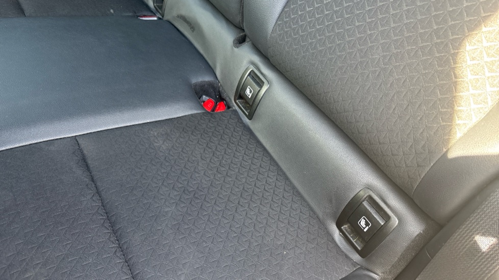 Nissan Juke 1.0 DiG-T 114 N-Connecta 5dr Petrol Hatchback - Image 17