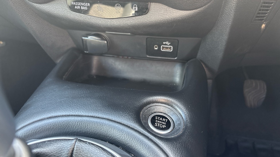 Nissan Juke 1.0 DiG-T 114 N-Connecta 5dr Petrol Hatchback - Image 22