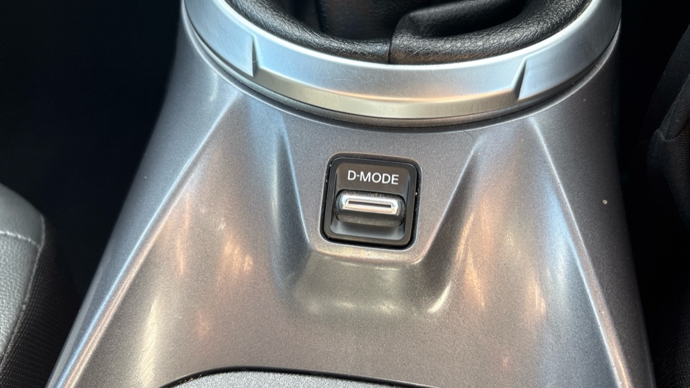 Nissan Juke 1.0 DiG-T 114 N-Connecta 5dr Petrol Hatchback - Image 23