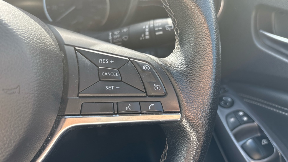 Nissan Juke 1.0 DiG-T 114 N-Connecta 5dr Petrol Hatchback - Image 25