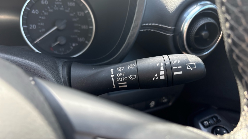 Nissan Juke 1.0 DiG-T 114 N-Connecta 5dr Petrol Hatchback - Image 27