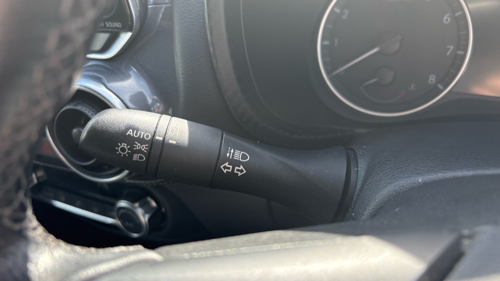 Nissan Juke 1.0 DiG-T 114 N-Connecta 5dr Petrol Hatchback - Image 28