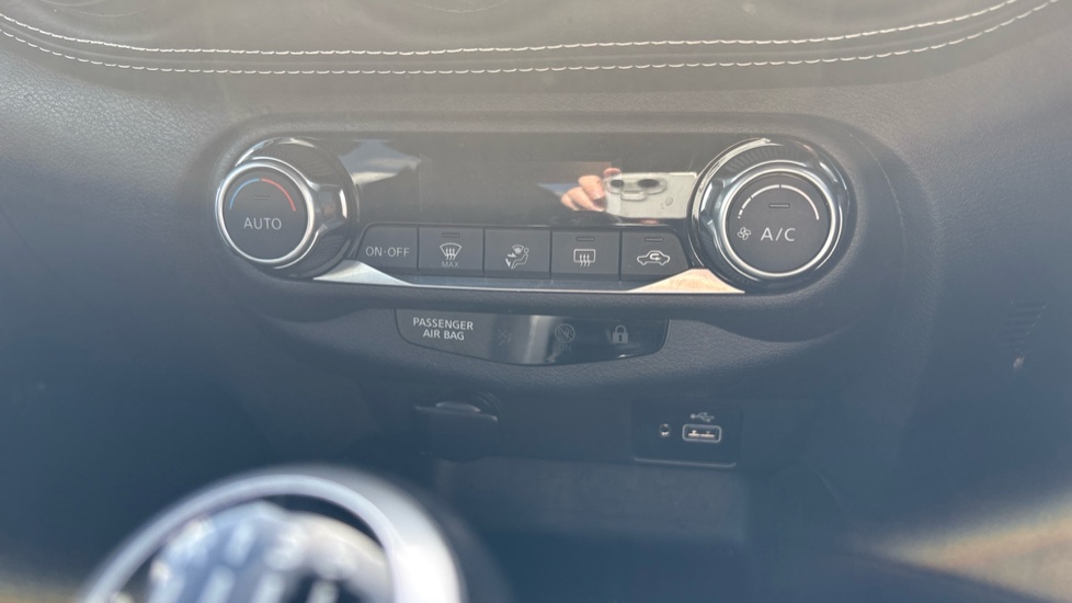 Nissan Juke 1.0 DiG-T 114 N-Connecta 5dr Petrol Hatchback - Image 29