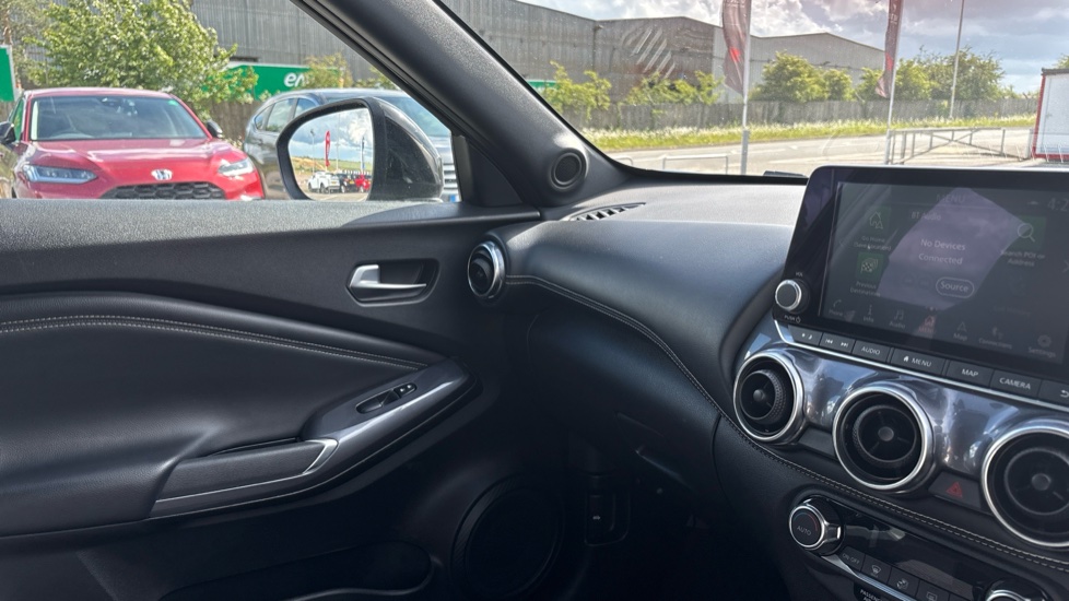 Nissan Juke 1.0 DiG-T 114 N-Connecta 5dr Petrol Hatchback - Image 33