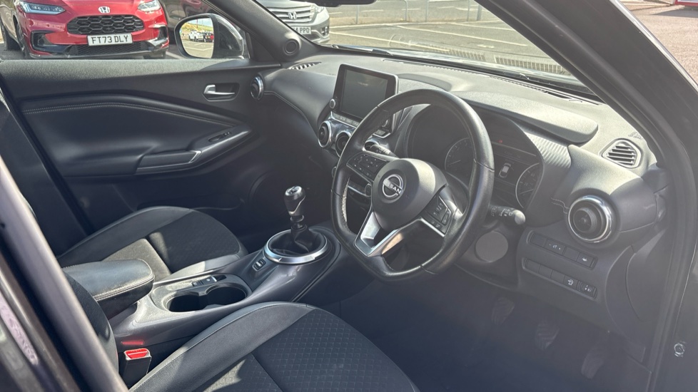 Nissan Juke 1.0 DiG-T 114 N-Connecta 5dr Petrol Hatchback - Image 34