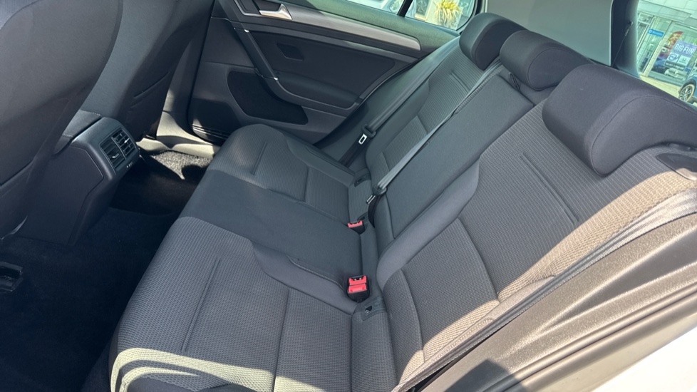 Volkswagen Golf 2.0 TDI Match 5dr DSG Diesel Hatchback - Image 16