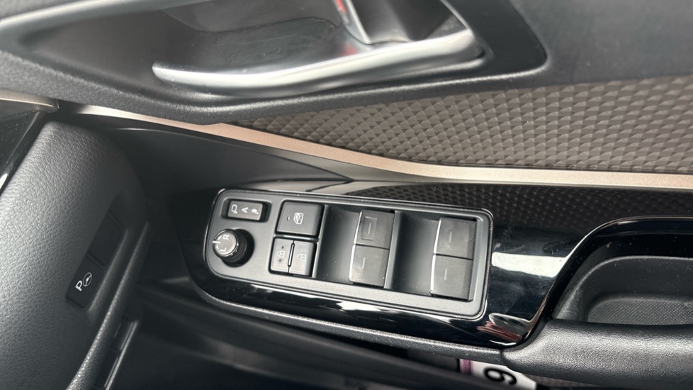 Toyota C-HR 1.8 Hybrid Excel 5dr CVT Hybrid Hatchback - Image 24