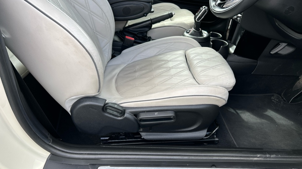 MINI Hatchback 2.0 Cooper S Exclusive II 3dr Auto Petrol Hatchback - Image 16