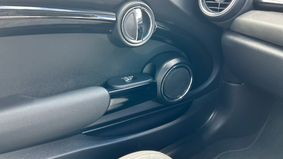 MINI Hatchback 2.0 Cooper S Exclusive II 3dr Auto Petrol Hatchback - Image 30