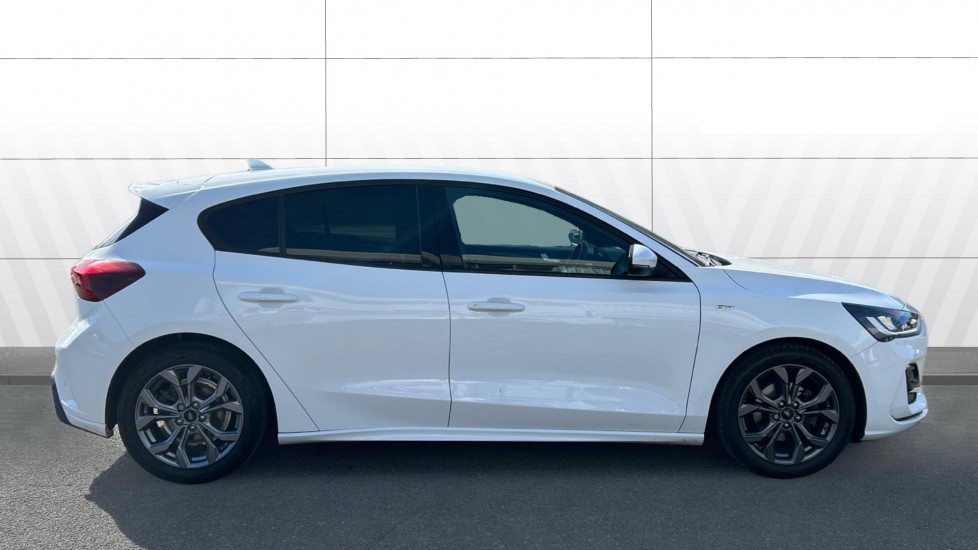 Ford Focus 1.0 EcoBoost Hybrid mHEV ST-Line 5dr Petrol Hatchback - Image 5