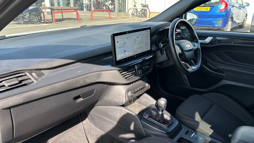 Ford Focus 1.0 EcoBoost Hybrid mHEV ST-Line 5dr Petrol Hatchback - Image 9