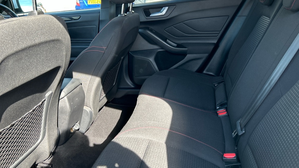 Ford Focus 1.0 EcoBoost Hybrid mHEV ST-Line 5dr Petrol Hatchback - Image 16