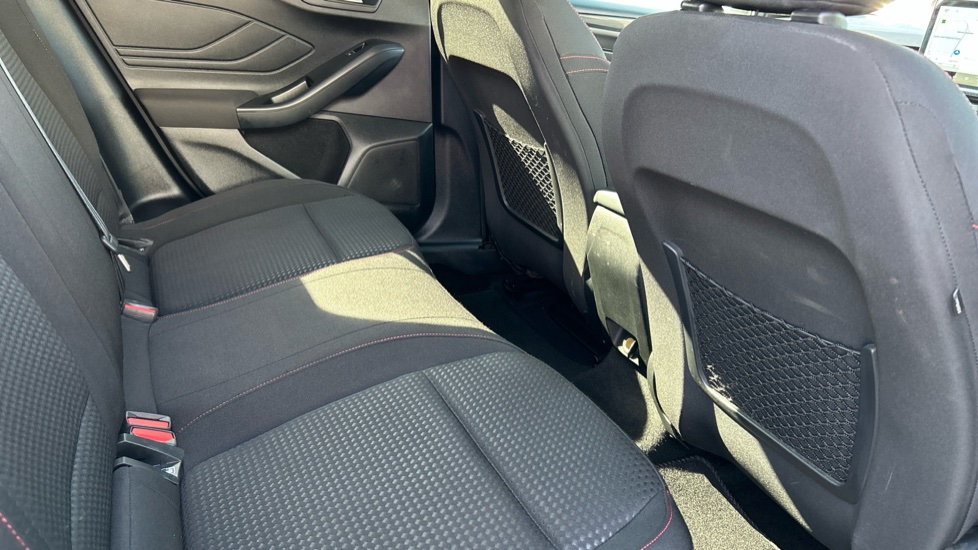 Ford Focus 1.0 EcoBoost Hybrid mHEV ST-Line 5dr Petrol Hatchback - Image 32