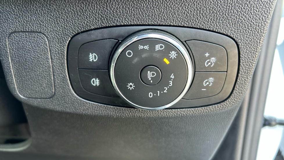 Ford Focus 1.0 EcoBoost Hybrid mHEV ST-Line 5dr Petrol Hatchback - Image 34