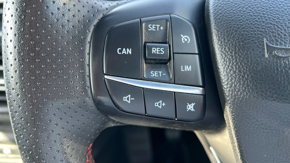 Ford Focus 1.0 EcoBoost Hybrid mHEV ST-Line 5dr Petrol Hatchback - Image 39