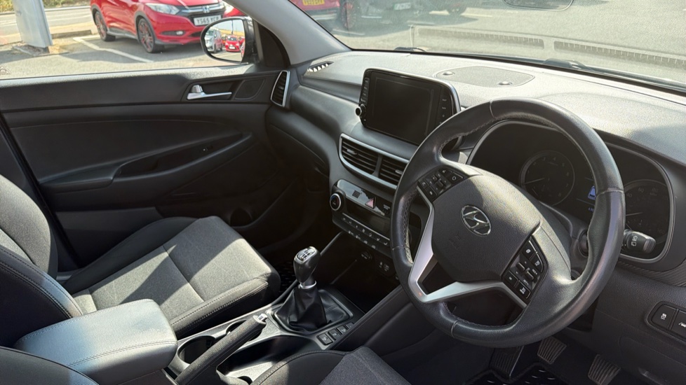 Hyundai TUCSON 1.6 GDi SE Nav 5dr 2WD Petrol Estate - Image 11