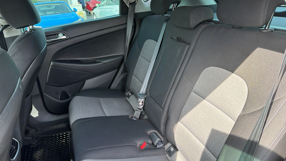 Hyundai TUCSON 1.6 GDi SE Nav 5dr 2WD Petrol Estate - Image 16