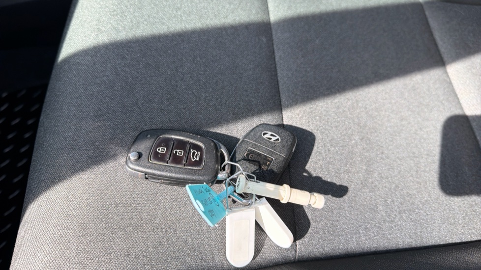 Hyundai TUCSON 1.6 GDi SE Nav 5dr 2WD Petrol Estate - Image 20