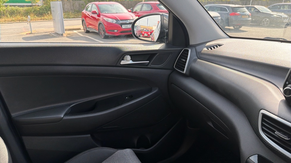 Hyundai TUCSON 1.6 GDi SE Nav 5dr 2WD Petrol Estate - Image 28
