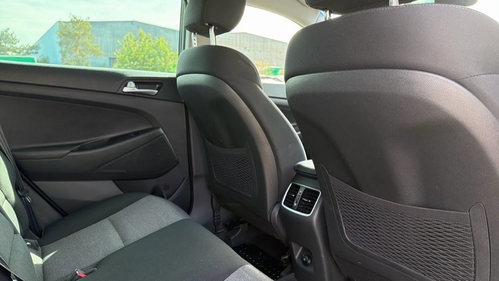 Hyundai TUCSON 1.6 GDi SE Nav 5dr 2WD Petrol Estate - Image 29