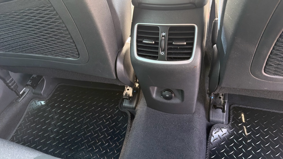 Hyundai TUCSON 1.6 GDi SE Nav 5dr 2WD Petrol Estate - Image 30