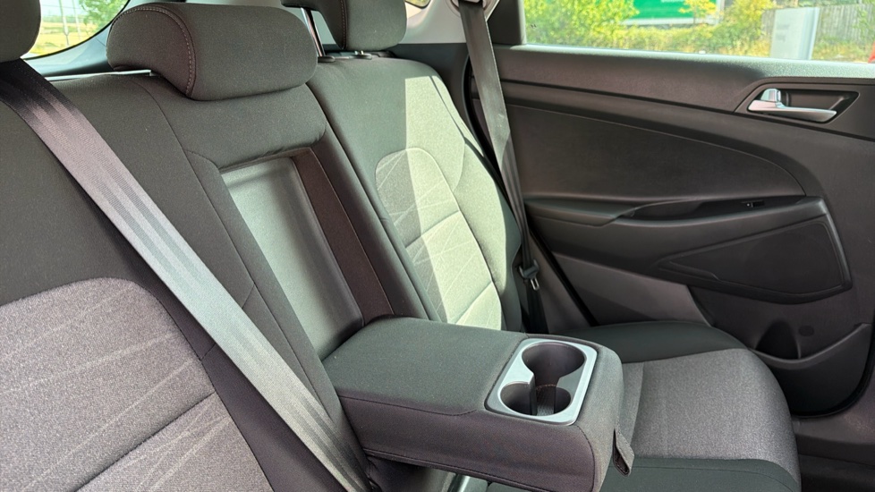 Hyundai TUCSON 1.6 GDi SE Nav 5dr 2WD Petrol Estate - Image 31