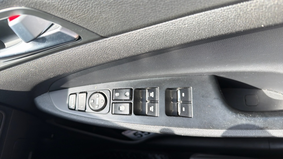 Hyundai TUCSON 1.6 GDi SE Nav 5dr 2WD Petrol Estate - Image 37