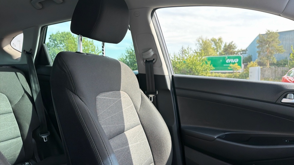 Hyundai TUCSON 1.6 GDi SE Nav 5dr 2WD Petrol Estate - Image 46