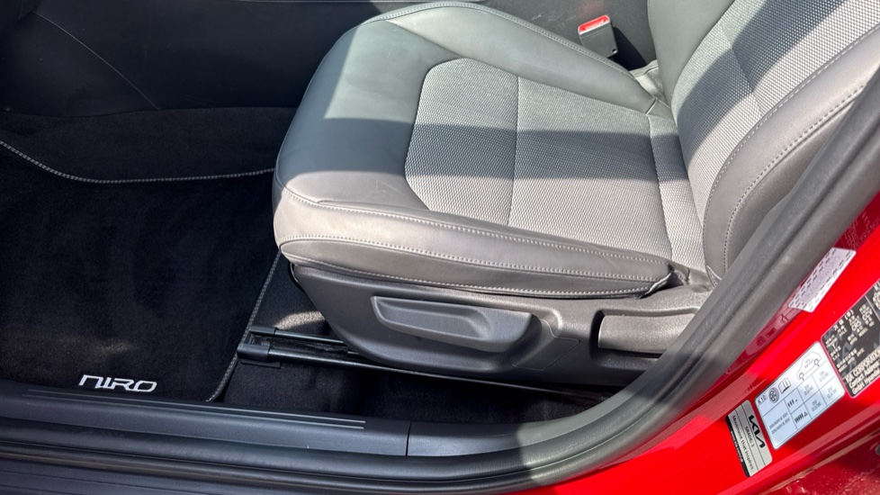 Kia Niro 1.6 GDi Hybrid 3 5dr DCT Hybrid Estate - Image 30
