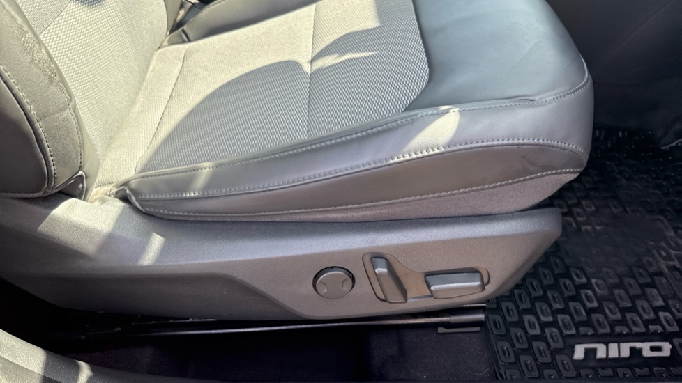 Kia Niro 1.6 GDi Hybrid 3 5dr DCT Hybrid Estate - Image 37