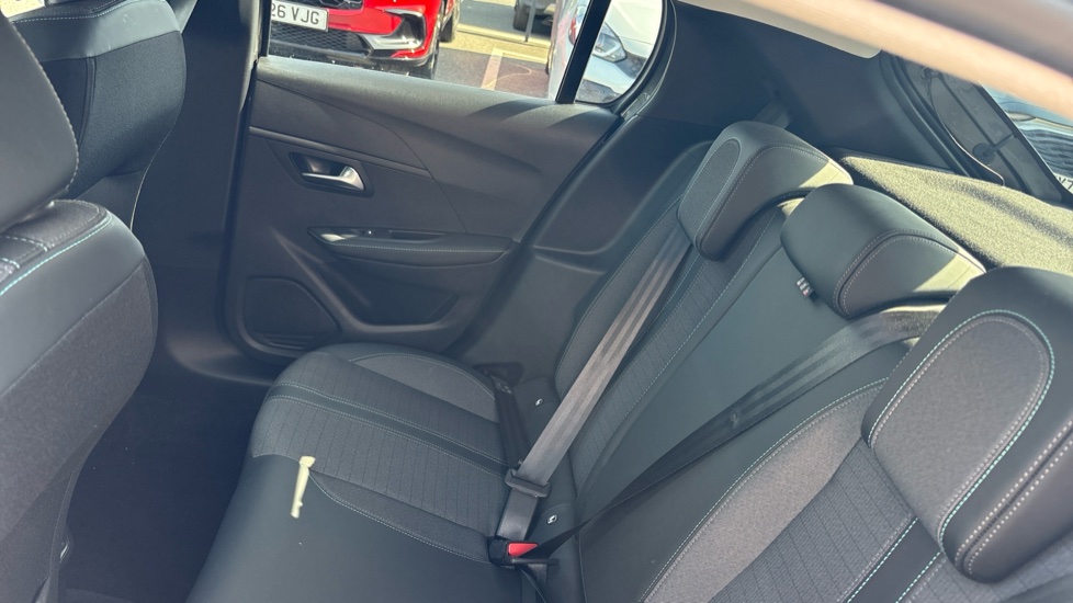 Peugeot 208 1.5 BlueHDi 100 Allure Premium + 5dr Diesel Hatchback - Image 16