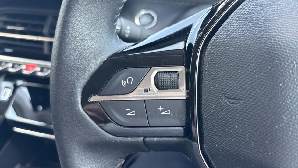 Peugeot 208 1.5 BlueHDi 100 Allure Premium + 5dr Diesel Hatchback - Image 22