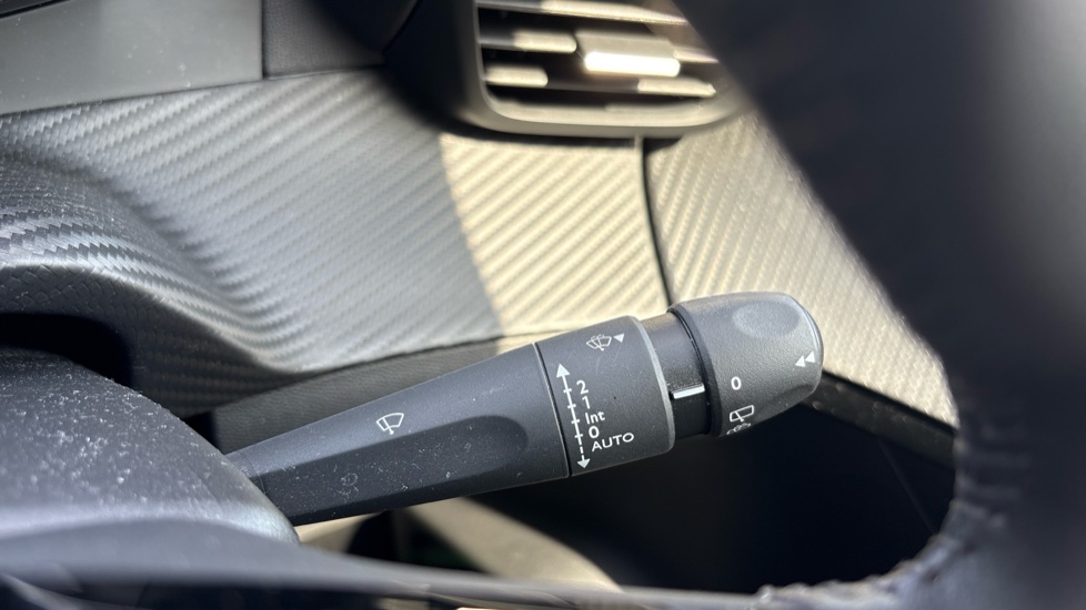 Peugeot 208 1.5 BlueHDi 100 Allure Premium + 5dr Diesel Hatchback - Image 24