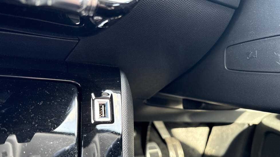 Peugeot 208 1.5 BlueHDi 100 Allure Premium + 5dr Diesel Hatchback - Image 29