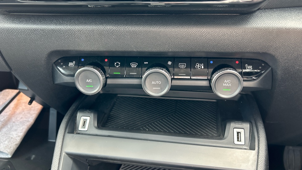 Citroen C4 1.2 PureTech [130] Max 5dr Auto Petrol Hatchback - Image 21