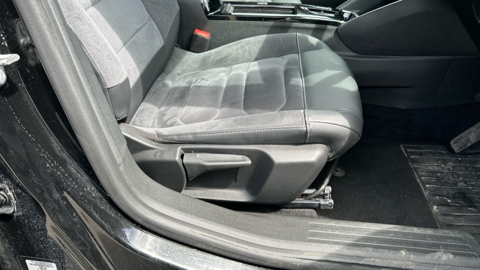 Citroen C4 1.2 PureTech [130] Max 5dr Auto Petrol Hatchback - Image 39