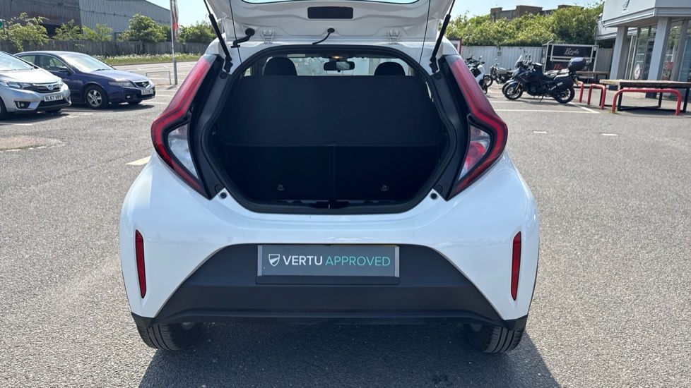 Toyota Aygo X 1.0 VVT-i Pure 5dr Petrol Hatchback - Image 4