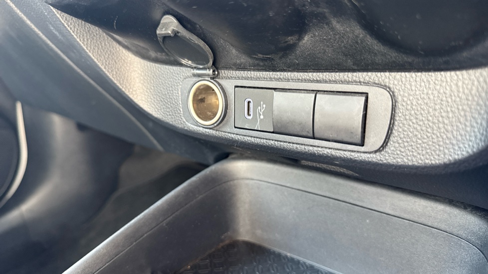 Toyota Aygo X 1.0 VVT-i Pure 5dr Petrol Hatchback - Image 31