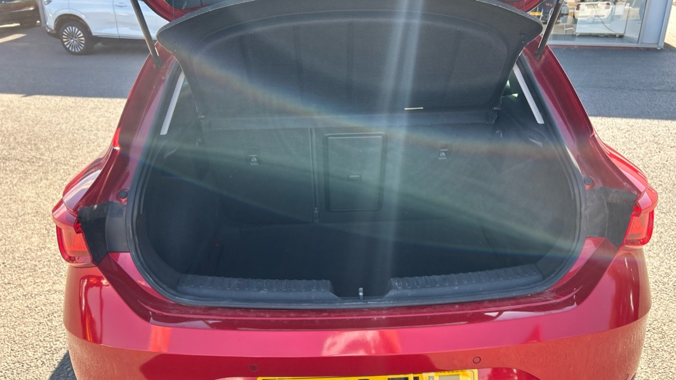SEAT Leon 1.0 eTSI FR 5dr DSG Petrol Hatchback - Image 4